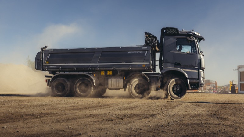 Mercedes-Benz met en avant la technologie des camions destinée aux chantiers