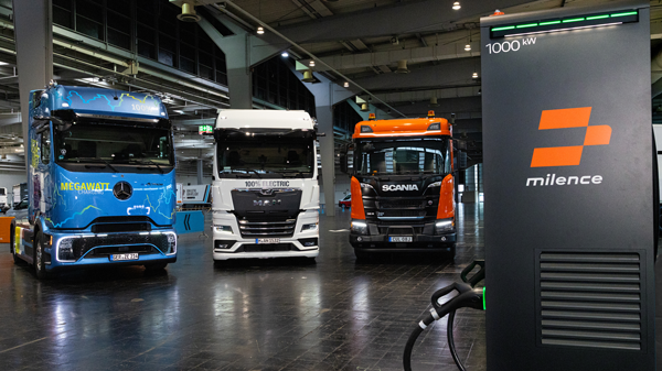 Megawatt recharge complètement les camions électriques en une seule pause