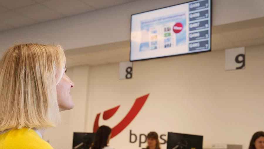 Bpost déploie une offre de digital signage dans les bureaux de poste