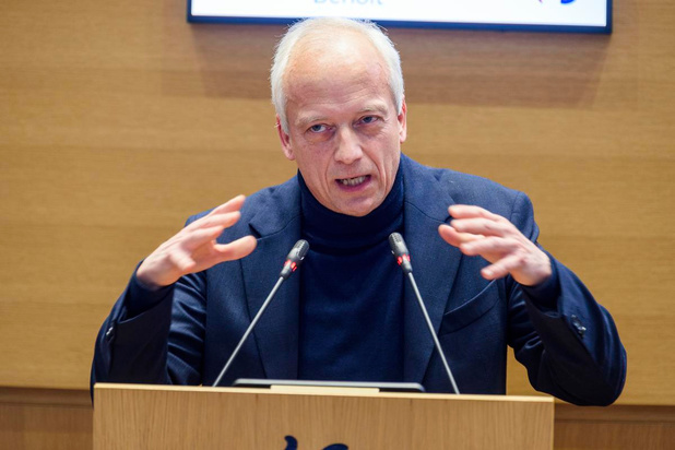 Walloon Health Minister Coppieters mentions a potential ban on TikTok following the "Paracetamol Challenge."