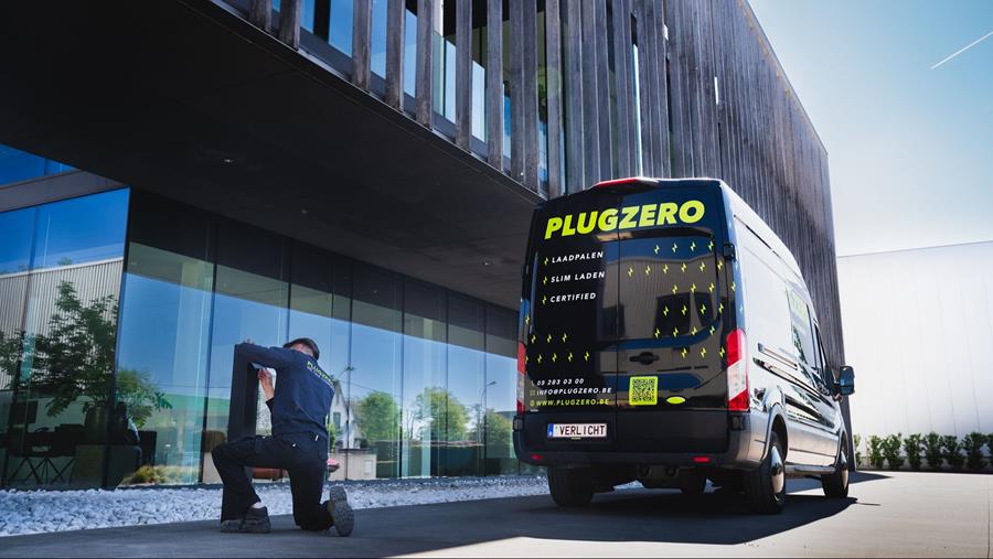 "Plugzero: entre commandes intelligentes et service personnalisé"