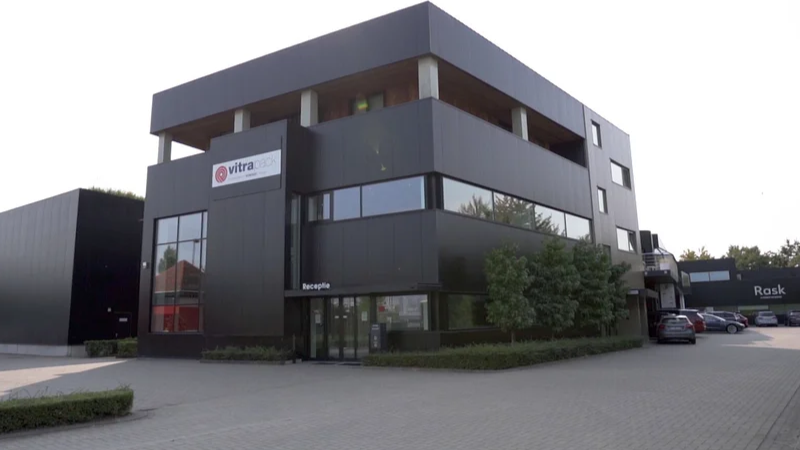 Vitrapack installe une nouvelle presse flexographique Bobst Expert CI
