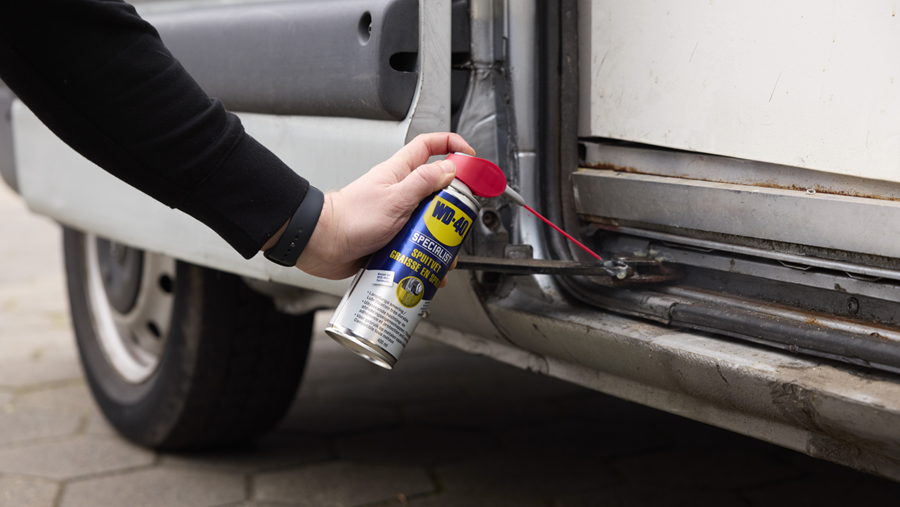Dites adieu aux frottements et à l'usure avec la Graisse en spray WD-40 Specialist®