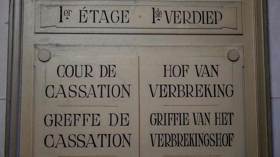 Cassatie: geen verplicht model psychiatrisch verslag internering