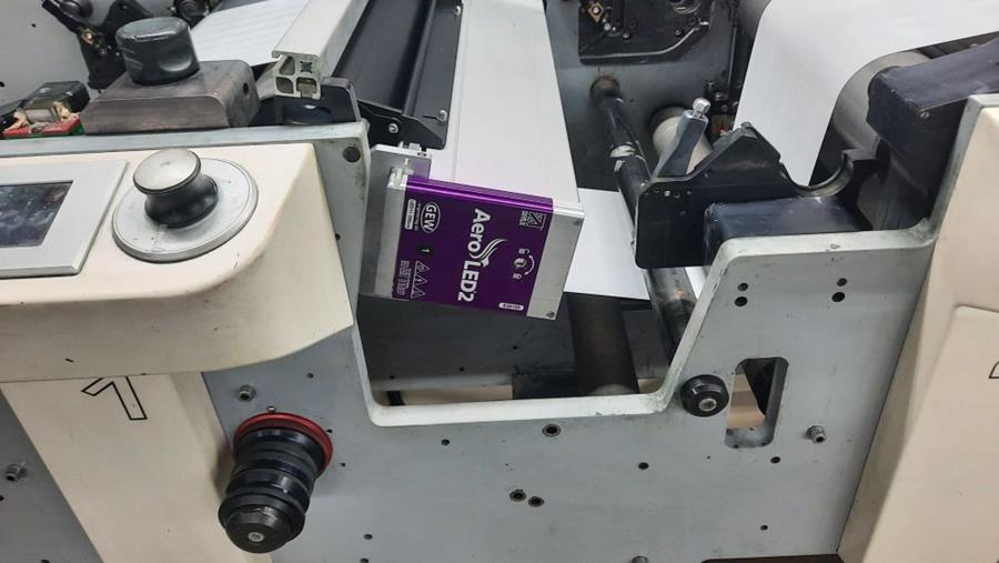 Comment la technologie LED-UV fait la différence dans la production d'étiquettes