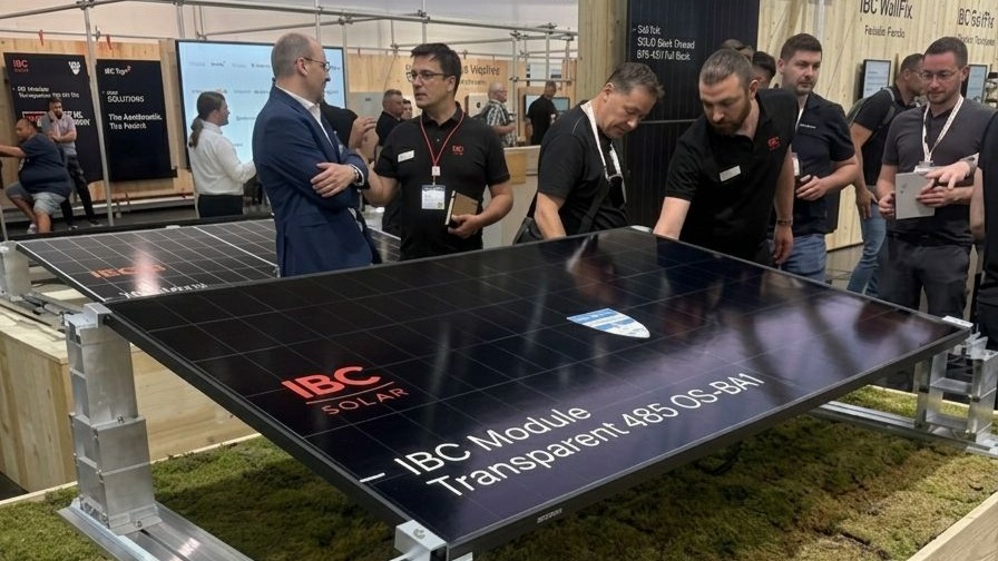IBC SOLAR lance AeroFix GreenRoof et PV Manager, une solution en ligne