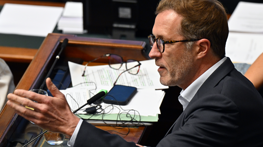 Paul Magnette: "Regering heeft burgers aan hun lot overgelaten"
