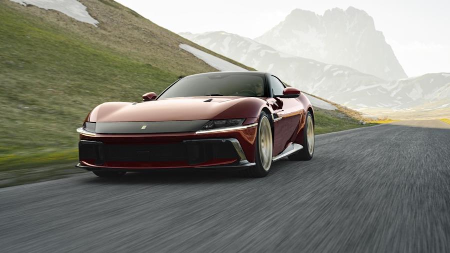 Ferrari brengt handgeschakelde V12 terug