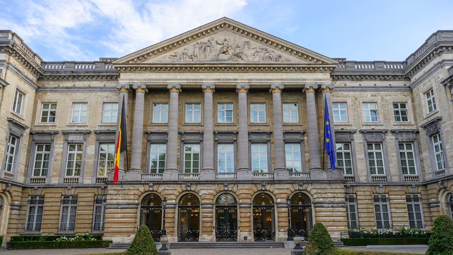 Resolutie vraagt invoering van een zorgkoffer voor mantelzorgers